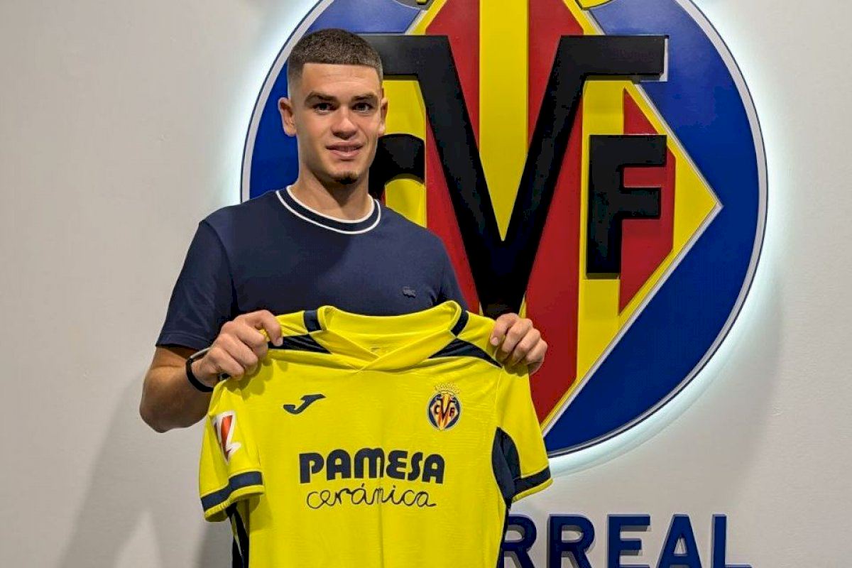 El Villarreal firma a Enric Pujol y apuntala la zaga del filial