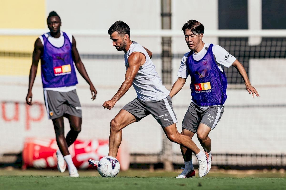 Vive el estreno del València CF en la Liga en ‘Punt a punt’ de radio y ‘Minut i resultat’ de televisión