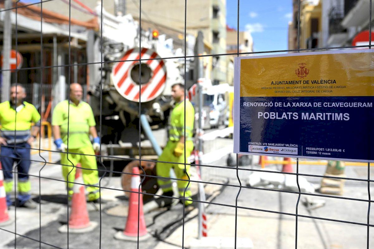 El Ayuntamiento inicia la renovación de la red de saneamiento de la calle Ernest Anastasio, en Poblats Marítims