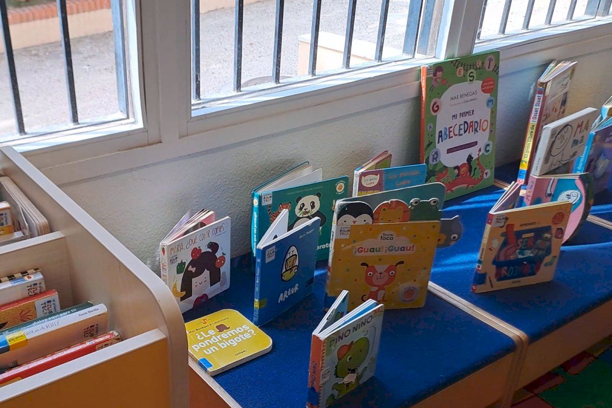 El 21% de los usuarios de las bibliotecas municipales de Elche es público infantil