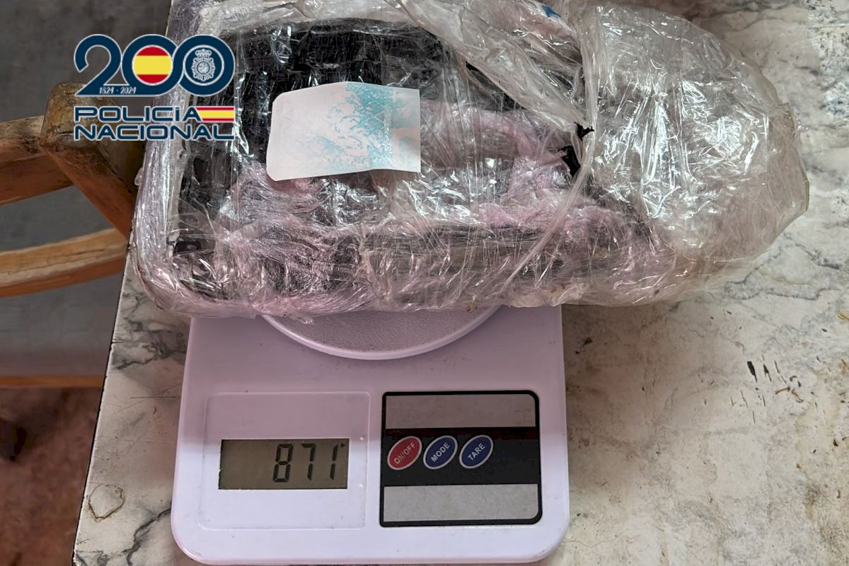 Las quejas vecinales destapan en Elche una vivienda donde se vendía cocaína desde el garaje