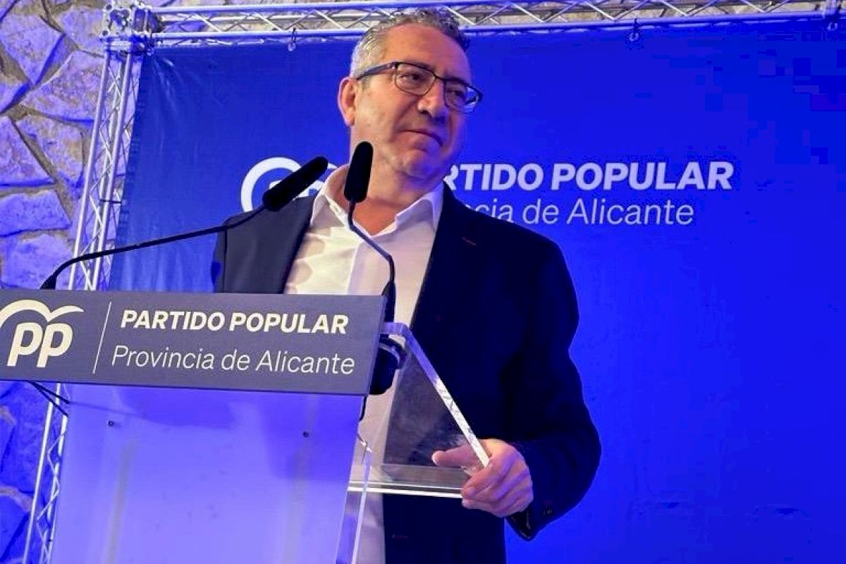 Toni Pérez afirma que Alicante no renunciará a la segunda pista del aeropuerto