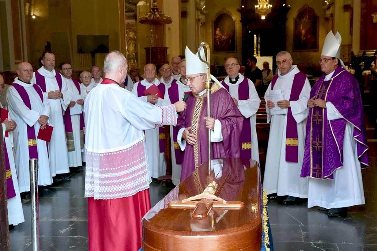El arzobispo preside la misa exequial del sacerdote valenciano Emilio Aliaga Girbés