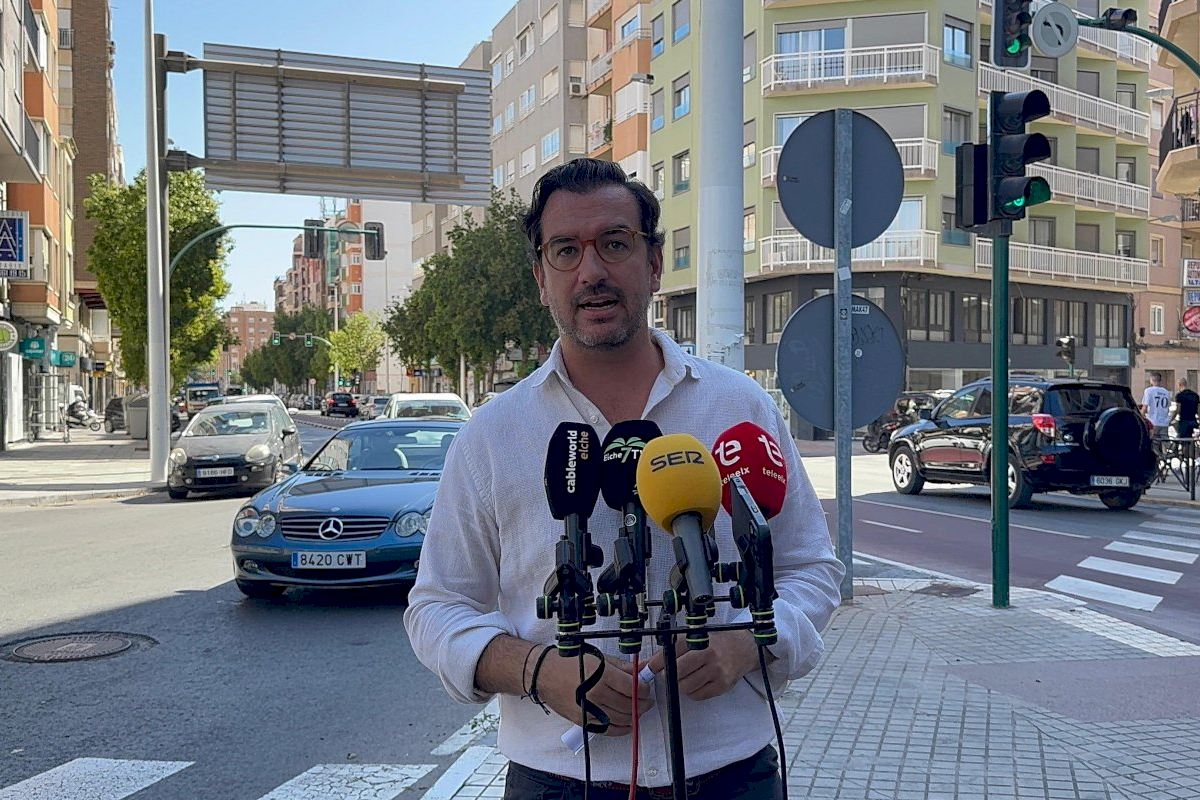 Elche continúa la renovación de aceras con actuaciones en Altabix y Sector V