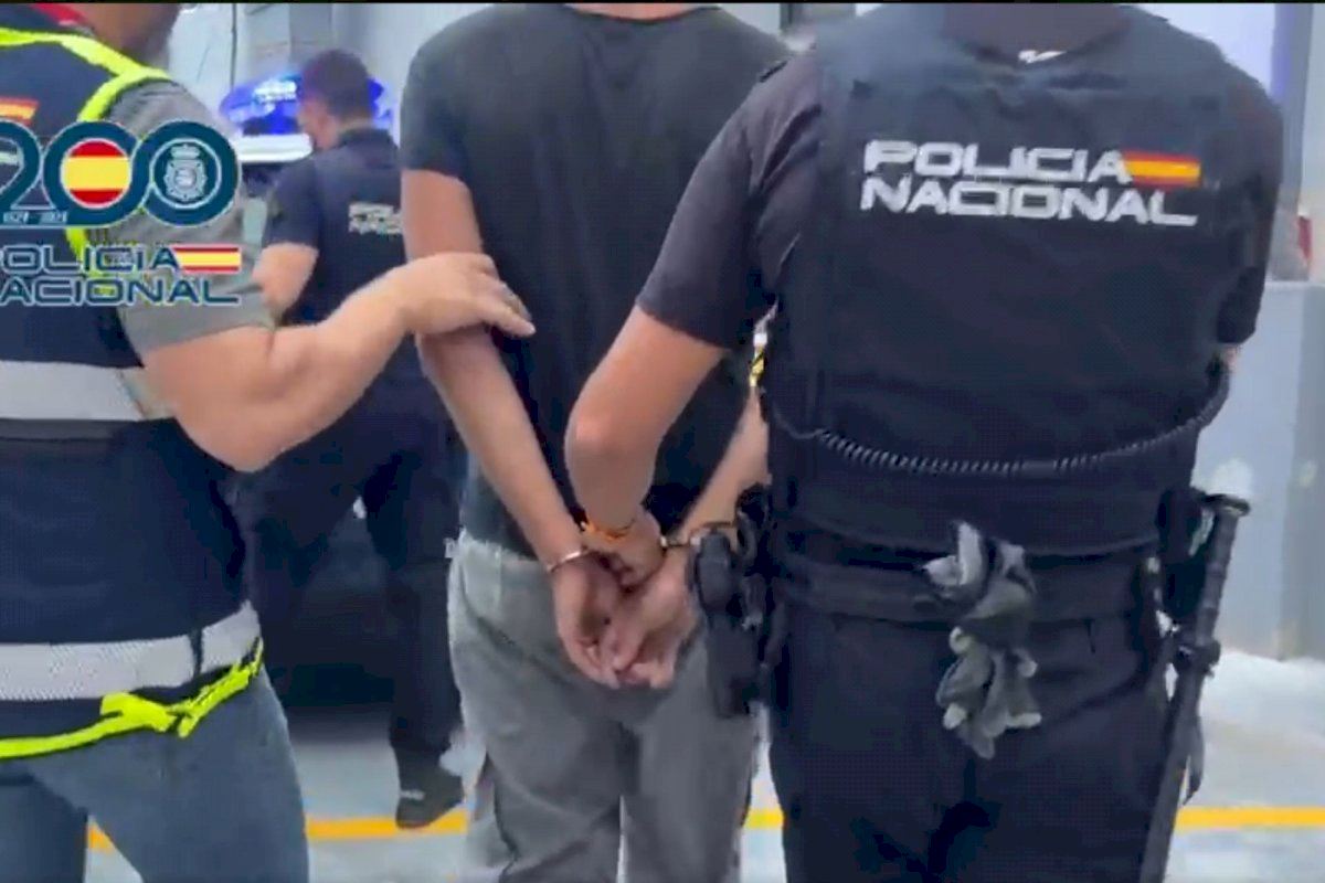 Detienen a un joven por el homicidio de su padrastro en Valencia