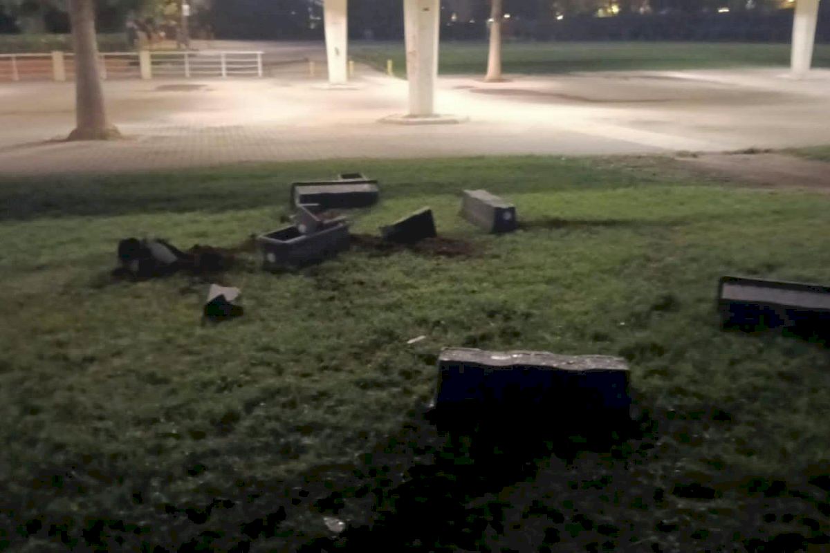 “Es absolutamente lamentable": un ataque vandálico destroza el Puente de Rita Barberá en Valencia