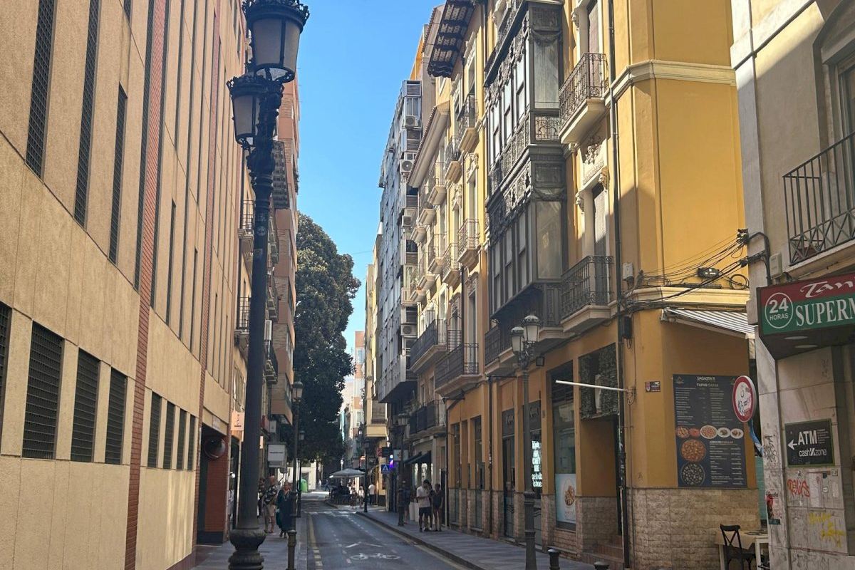 Alicante adjudica por 9,6 millones el mantenimiento eléctrico del alumbrado público, dependencias municipales y colegios