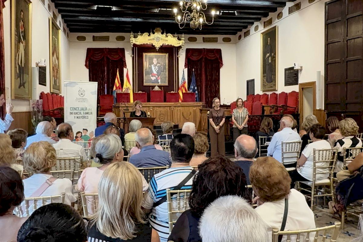 Elche conmemora el Día Internacional de las Personas Mayores