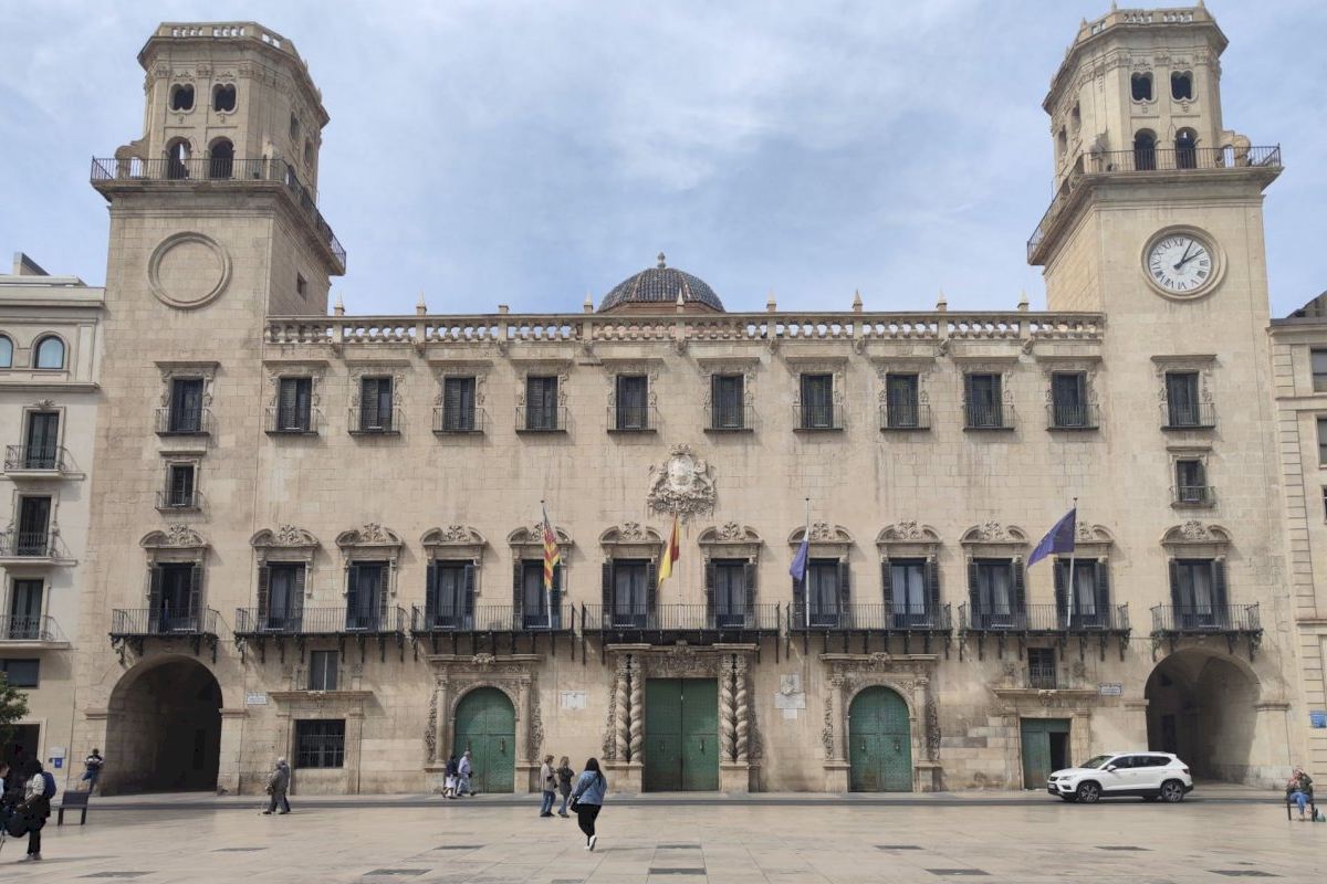 Alicante convoca las subvenciones de 200.000 euros para dinamizar al sector del comercio, la hostelería y los mercados