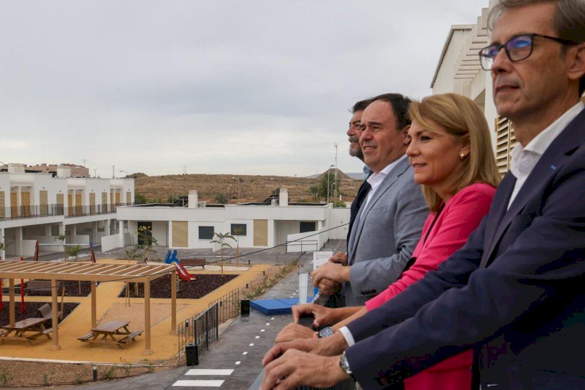 Pérez Llorca visita la promoción de 34 VPP finalizadas en el barrio de Rabasa de Alicante