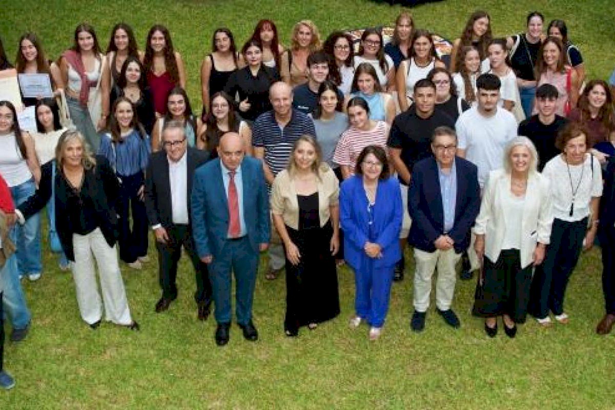 Rovira destaca la educación financiera como una herramienta esencial para que los jóvenes tomen decisiones informadas y responsables