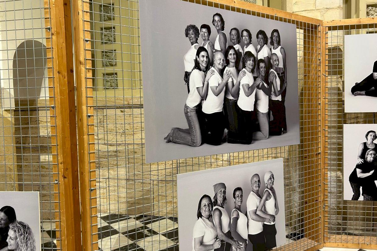 Las Clarisas de Elche acoge la exposición ‘Más allá de la piel’ para visibilizar el cáncer de mama