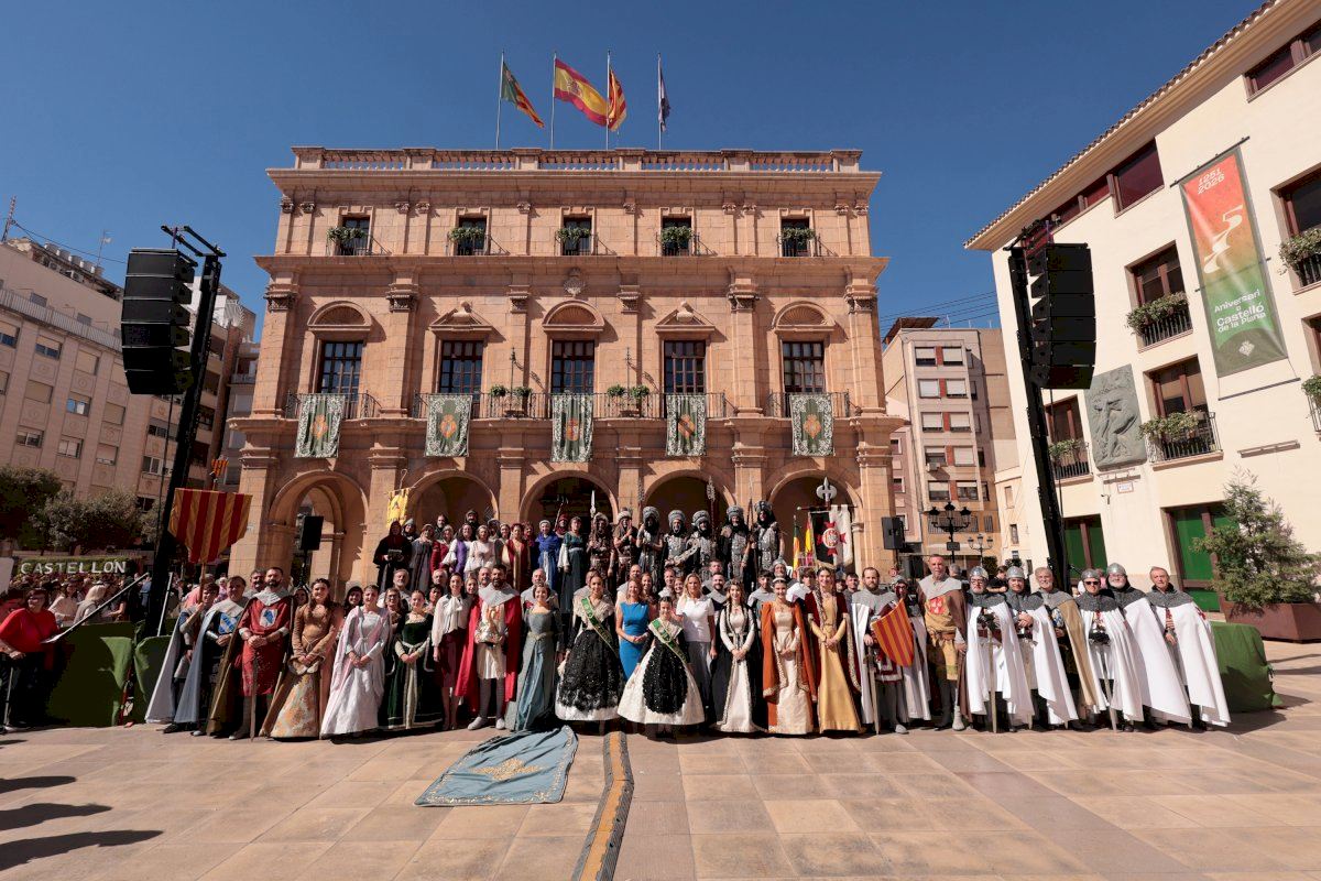 GALERÍA | El Desfile de las Tres Culturas llena de música y danzas tradicionales el 9 d'Octubre de Castellón