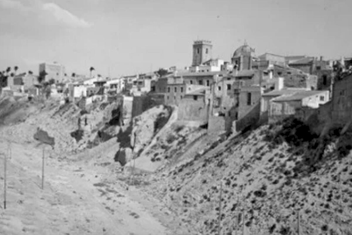 La UMH estrena La ruta de Loty, un documental que revive el Elche de 1931 con la técnica de la retrofotografía