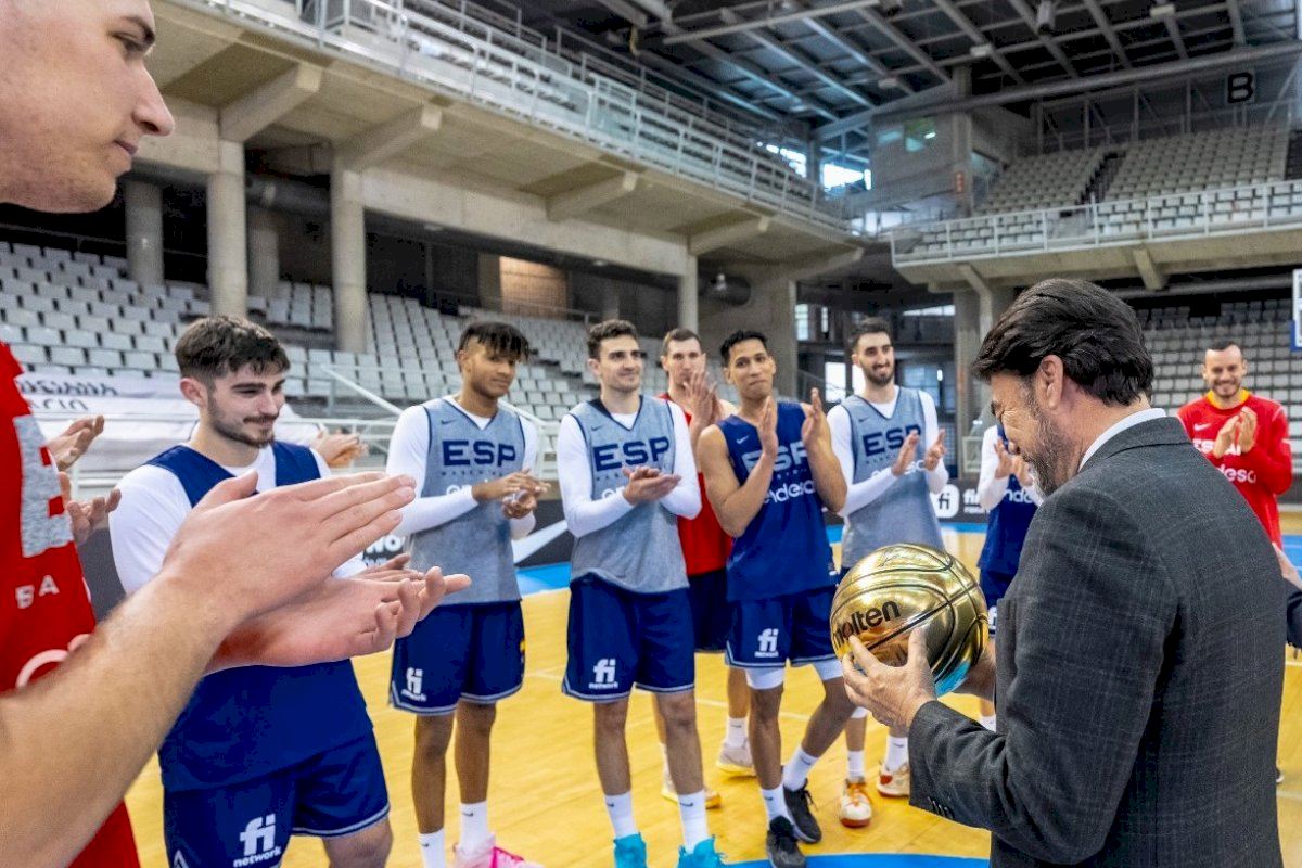 Alicante aborda la renovación del suelo desmontable de madera del Centro de Tecnificación con homologación FIBA
