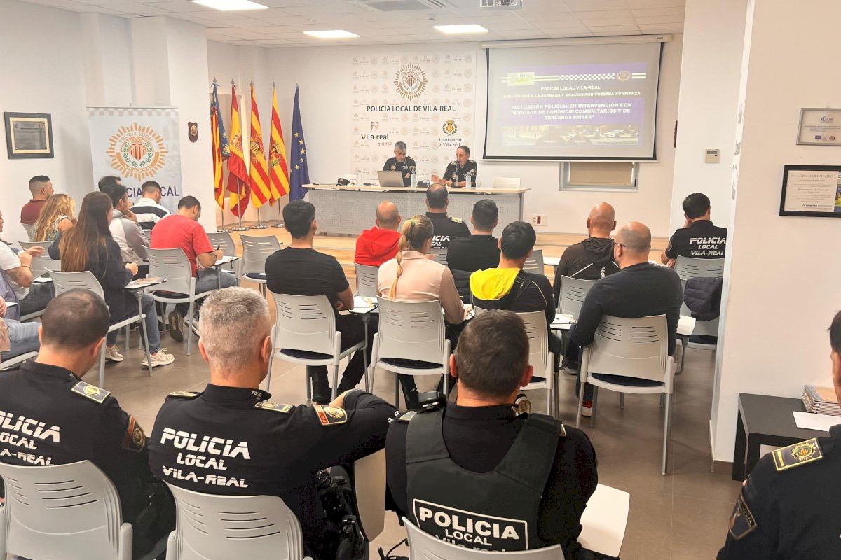 Vila-real forma a más de 60 policías locales en la detección de fraudes e irregularidades en permisos de conducir