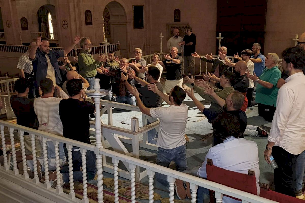 Comienzan los ensayos musicales y escenográficos en la basílica de Santa María para las representaciones del Misteri d’Elx