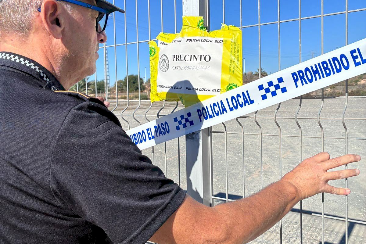 La Policía Local de Elche clausura una nueva campa en Torrellano Alto con capacidad para 1.000 coches