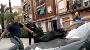 La surrealista reacció d'un conductor en posar-li una multa a València