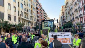 Els agricultors paralitzen el centre de València