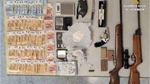 La Guàrdia Civil desmantella a Mutxamel un punt de venda familiar de cocaïna