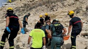 Rescaten a un home semi-inconscient d'entre les roques d'un penya-segat de la Vila Joiosa
