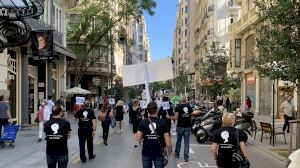 El crit d'auxili dels indumentaristas plena els carrers de València