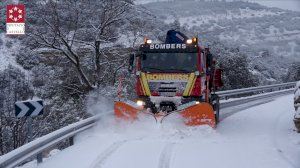 Así trabajan los bomberos de Castellón para paliar los efectos de las nevadas