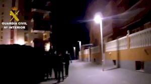 La Guardia Civil desaloja una fiesta ilegal en El Perellonet con más de una decena de jóvenes