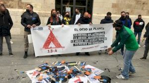 Coneguts DJ's protesten a València per la prohibició de poder actuar