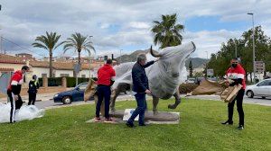 L'estàtua del bou torna a la Vall d'Uixó després de ser restaurada