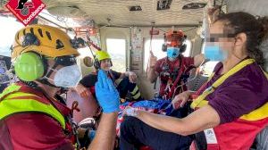 Impressionant rescat a una dona després de fracturar-se la cama en un cim a Alacant