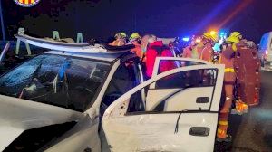 Trabajos de rescate en el accidente múltiple con cinco heridos en la pista de Silla