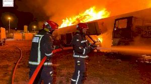 Arden las instalaciones de Reciplasa en Almassora