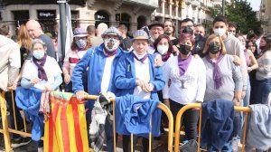 Senyeres, pañuelos morados y pancartas, así han vivido los valencianos la mascletà del 8M