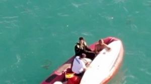 Rescaten a un surfista que portava hores a la deriva en una platja d'Alacant