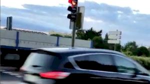 Denuncia ciudadana: Vehículos saltándose el semáforo en rojo en la ronda de Castelló