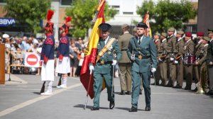 Onda homenatja les Forces Armades en una multitudinària Jura de Bandera