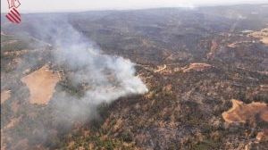 L'incendi de Venta del Moro arrasa ja més de 1.300 hectàrees