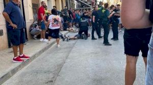 Varios jóvenes agreden a un Policía en Picassent durante els bous al carrer