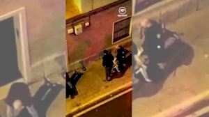 Investiguen un vídeo en el que un policia pateja el cap d'un detingut a Elx fins deixar-lo inconscient
