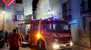 Dos virulents incendis a Alacant atrapen a un ancià i obliguen als veïns a actuar