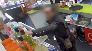 VÍDEO | Alerta a Nules: difonen el vídeo d'un home mentre robava en una cafeteria