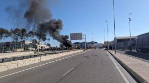 Indignació en el camp valencià: tallen l'accés al Port de Castelló
