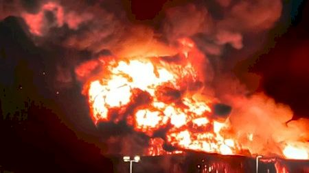 Un incendi industrial devora una antiga empresa citrícola d'Almassora