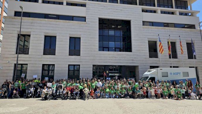 El profesorado lleva a las calles de Burriana su lucha por una educación pública de calidad